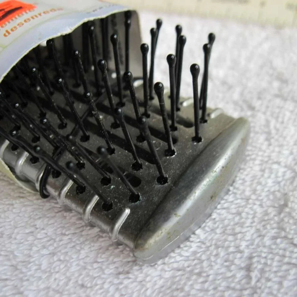 Goody Anti Static Detangling Flat Base Hair Brush Metal Detangle 2001 Blue Grip
